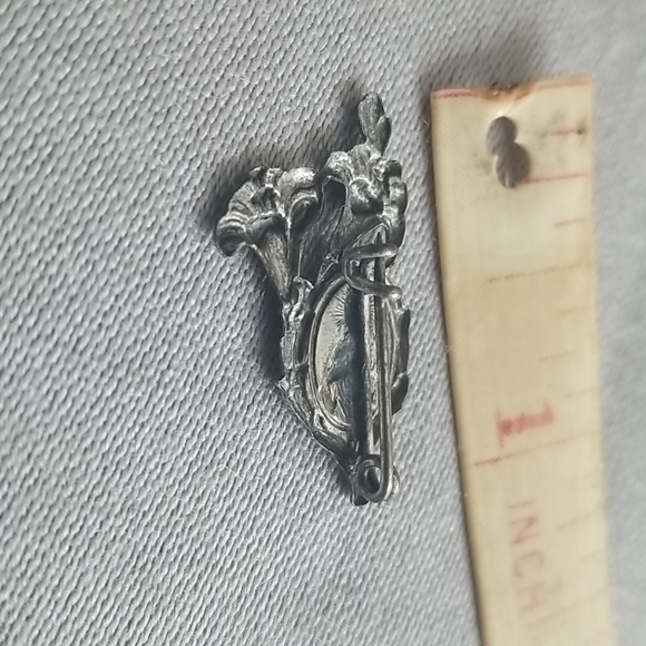 Religious EASTER Lily ENAMEL RED Art Nouveau pin - Picture 4 of 4